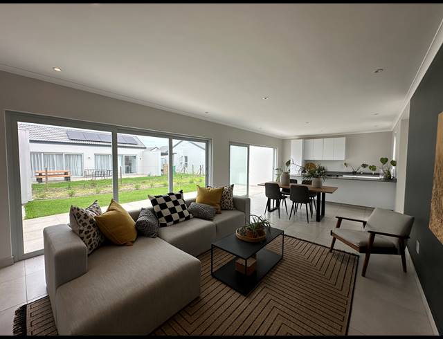 2 BEDROOM HOUSE FOR SALE IN LALELA ESTATE